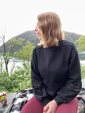 Snapshot of Mia_Railey chatting on 27, 10, 2025 Mia Railey online show from 27, 10, 2025