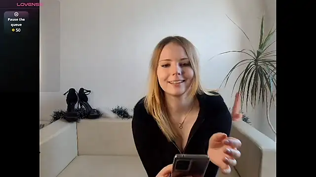 Snapshot of Frosty_Princess chatting on 8, 12, 2024 Frosty Princess online show from 8, 12, 2024