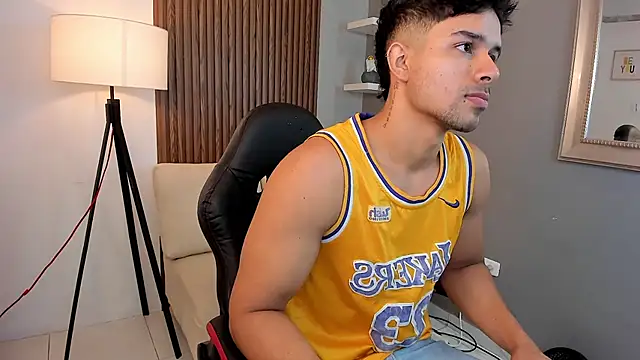 Snapshot of liam_collins21 chatting on 3, 2, 2025 liam collins21 online show from 3, 2, 2025