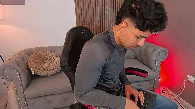 Snapshot of liam_collins21 chatting on 8, 3, 2025 liam collins21 online show from 8, 3, 2025