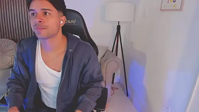 Snapshot of liam_collins21 chatting on 8, 10, 2025 liam collins21 online show from 8, 10, 2025