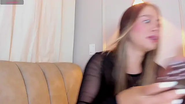 Snapshot of Lia_walton chatting on 8, 1, 2025 Lia walton online show from 8, 1, 2025