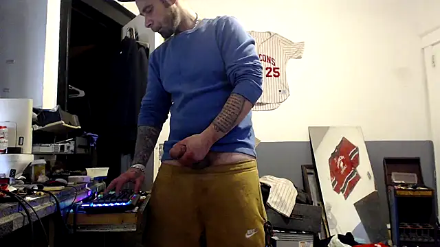 Snapshot of sledge901 chatting on 9, 1, 2025 sledge901 online show from 9, 1, 2025