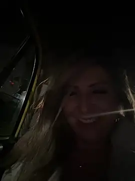  Abril-Office1 online show from 17, 1, 2025