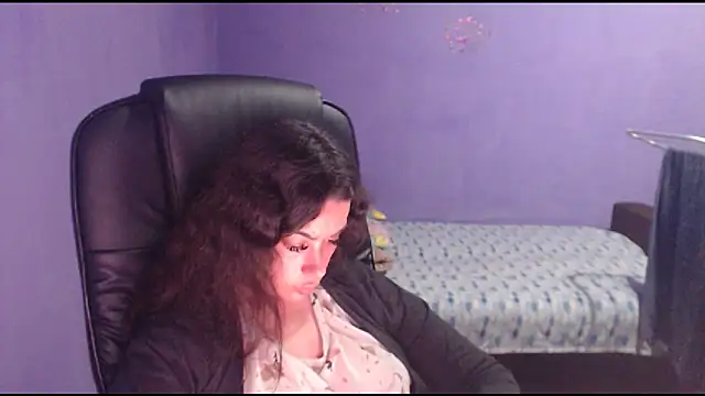 Snapshot of LovelyJulliette chatting on 4, 2, 2025 LovelyJulliette online show from 4, 2, 2025