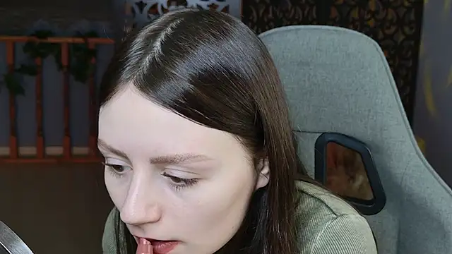 VeliraBraitberg online show from 5, 2, 2025