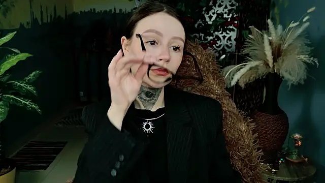 VeliraBraitberg online show from 4, 3, 2026