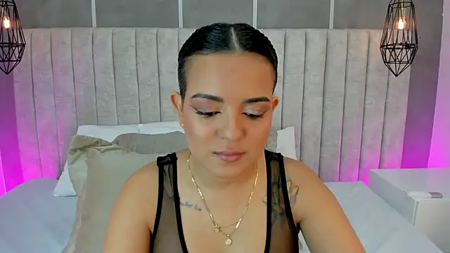 Snapshot of lea_gray chatting on 24, 10, 2025 lea gray online show from 24, 10, 2025