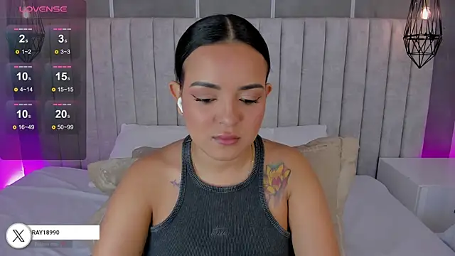 Snapshot of lea_gray chatting on 27, 10, 2025 lea gray online show from 27, 10, 2025