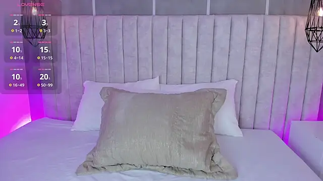 Snapshot of lea_gray chatting on 28, 10, 2025 lea gray online show from 28, 10, 2025