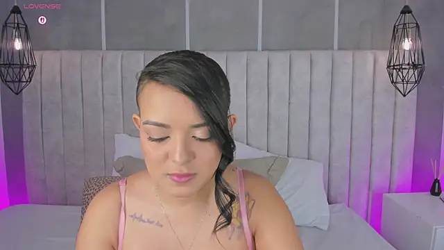 Snapshot of lea_gray chatting on 19, 12, 2025 lea gray online show from 19, 12, 2025