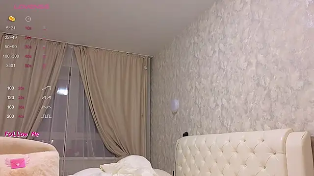 LaraSkinny online show from 19, 2, 2025