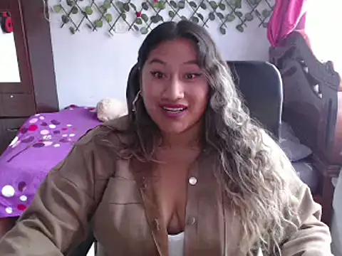 Snapshot of EmilyLove1014 chatting on 10, 12, 2024 EmilyLove1014 online show from 10, 12, 2024