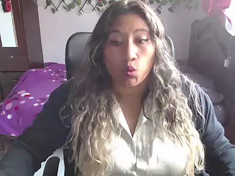 Snapshot of EmilyLove1014 chatting on 11, 12, 2024 EmilyLove1014 online show from 11, 12, 2024