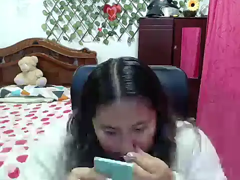 Snapshot of EmilyLove1014 chatting on 22, 12, 2024 EmilyLove1014 online show from 22, 12, 2024