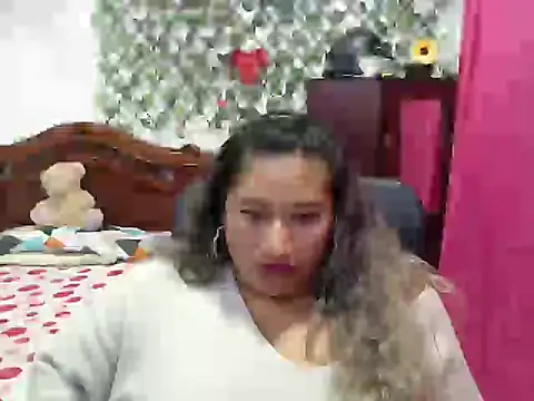 Snapshot of EmilyLove1014 chatting on 23, 12, 2024 EmilyLove1014 online show from 23, 12, 2024