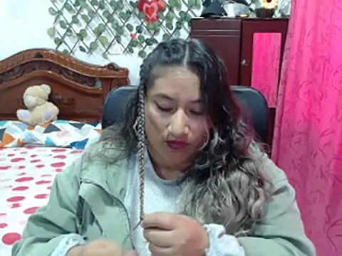 Snapshot of EmilyLove1014 chatting on 23, 12, 2024 EmilyLove1014 online show from 23, 12, 2024