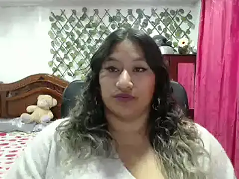 Snapshot of EmilyLove1014 chatting on 13, 1, 2025 EmilyLove1014 online show from 13, 1, 2025