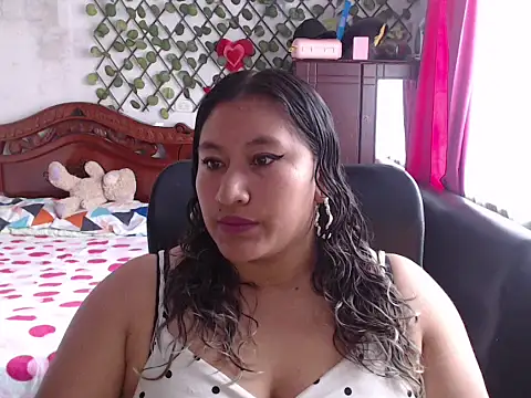 Snapshot of EmilyLove1014 chatting on 15, 2, 2025 EmilyLove1014 online show from 15, 2, 2025