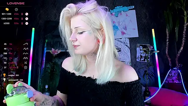 Snapshot of little_grinch666 chatting on 3, 3, 2025 little grinch666 online show from 3, 3, 2025