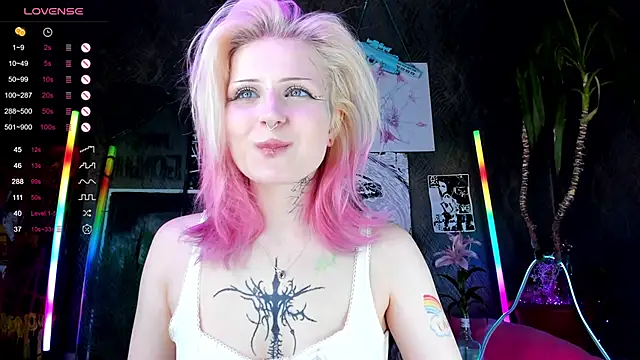 Snapshot of little_grinch666 chatting on 12, 3, 2025 little grinch666 online show from 12, 3, 2025