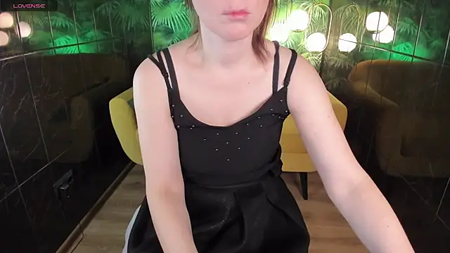 Snapshot of ZoeEast chatting on 11, 1, 2025 ZoeEast online show from 11, 1, 2025