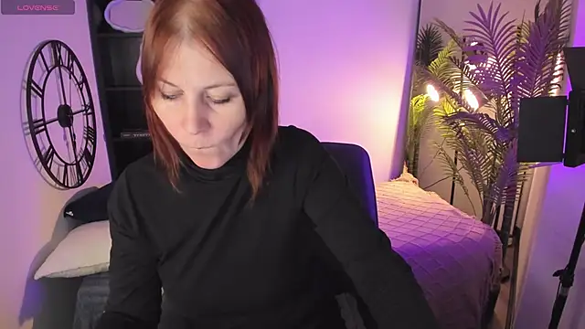 Snapshot of ZoeEast chatting on 22, 10, 2025 ZoeEast online show from 22, 10, 2025