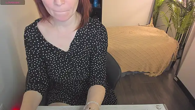 Snapshot of ZoeEast chatting on 26, 10, 2025 ZoeEast online show from 26, 10, 2025