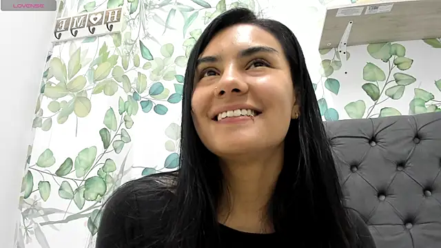 atilanadiaz7 online show from 28, 10, 2025