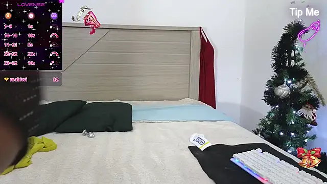 ElisaBoyer online show from 1, 1, 2025