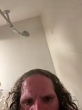 Snapshot of Crackkers chatting on 21, 11, 2025 Crackkers online show from 21, 11, 2025