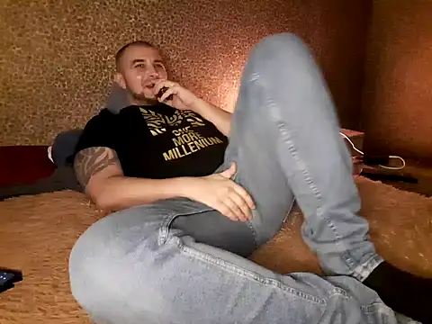 Foxyshaved online show from 4, 3, 2025