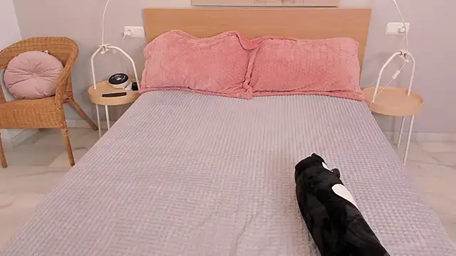 Raychell Black online show from 15, 2, 2025