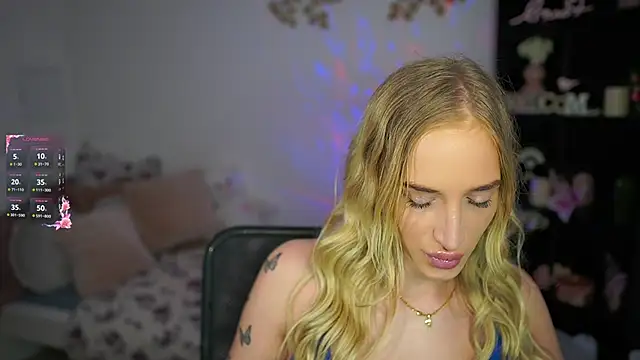 Nicolette  Shea  online show from 28, 1, 2025