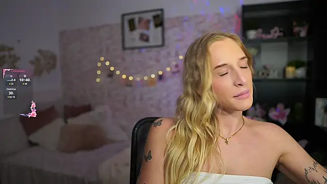 Nicolette  Shea  online show from 27, 2, 2025