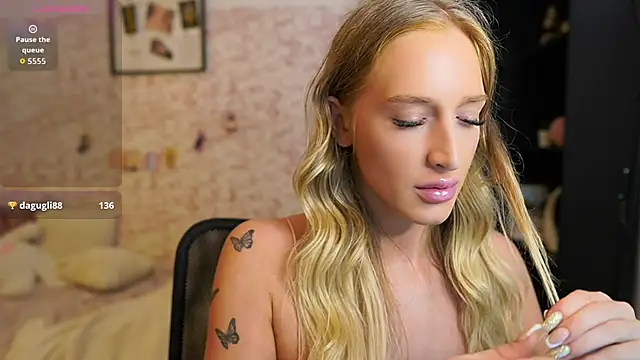 Nicolette  Shea  online show from 11, 9, 2025