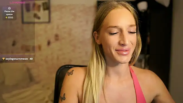 Nicolette  Shea  online show from 1, 10, 2025