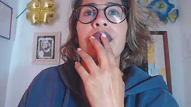 Snapshot of fantasty_nylon chatting on 17, 12, 2024 fantasty nylon online show from 17, 12, 2024