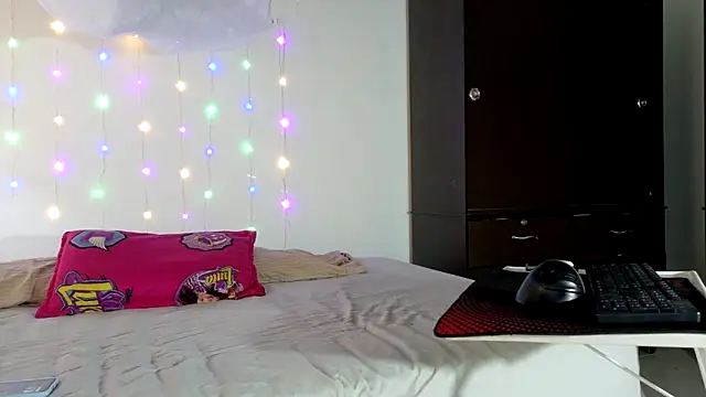 Snapshot of fantasty_nylon chatting on 18, 12, 2025 fantasty nylon online show from 18, 12, 2025