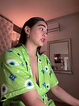 Snapshot of ZarahEvans chatting on 15, 2, 2025 ZarahEvans online show from 15, 2, 2025