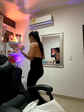 Snapshot of ZarahEvans chatting on 13, 10, 2025 ZarahEvans online show from 13, 10, 2025