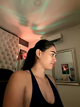 Snapshot of ZarahEvans chatting on 15, 10, 2025 ZarahEvans online show from 15, 10, 2025