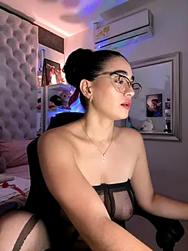 Snapshot of ZarahEvans chatting on 21, 11, 2025 ZarahEvans online show from 21, 11, 2025