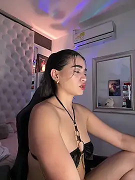 Snapshot of ZarahEvans chatting on 22, 11, 2025 ZarahEvans online show from 22, 11, 2025