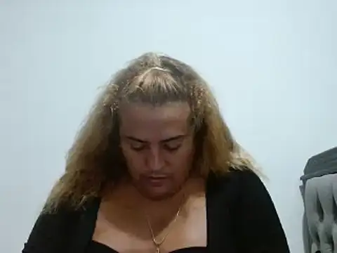 Snapshot of KIARAMARSHALLWELLZ chatting on 2, 2, 2025 KIARAMARSHALLWELLZ online show from 2, 2, 2025