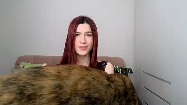 Snapshot of AliciaNewell chatting on 9, 10, 2025 AliciaNewell online show from 9, 10, 2025