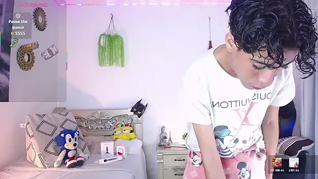 huge armound online show from 3, 2, 2026