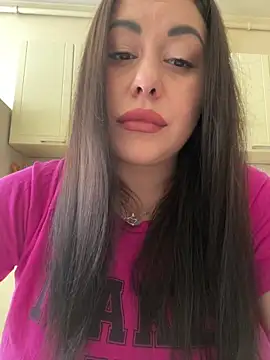Snapshot of DaisyStreet chatting on 19, 6, 2026 DaisyStreet online show from 19, 6, 2026