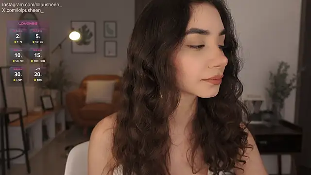Snapshot of JulietteDee chatting on 6, 5, 2026 JulietteDee online show from 6, 5, 2026