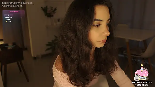 Snapshot of JulietteDee chatting on 4, 6, 2026 JulietteDee online show from 4, 6, 2026